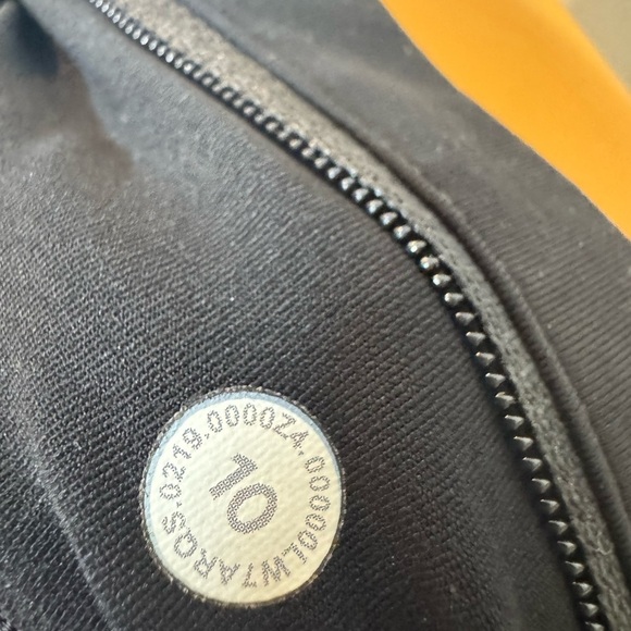 Lululemon Run Time Shorts - Size 10 - Picture 4 of 7